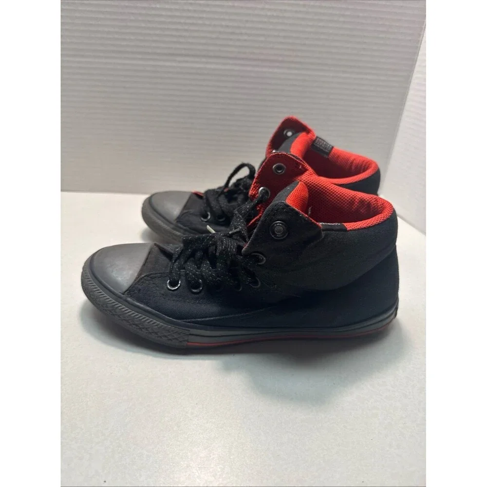 Converse chuck Taylor All Star High Top Sneaker Youth US Size 5 - Black - Red